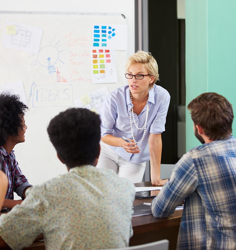 Learn in a small group with well-trained native teachers.